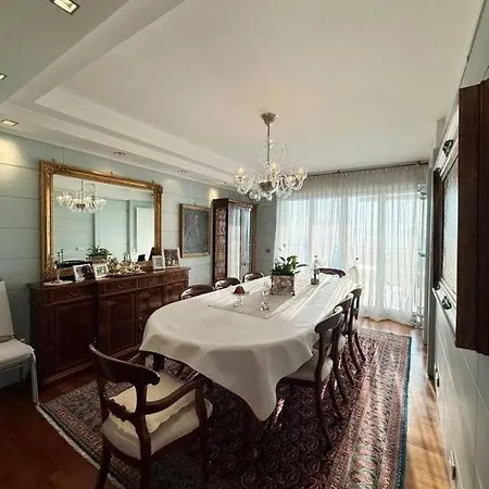 Apartment The Mirror