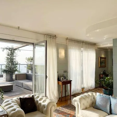 The Mirror Apartment