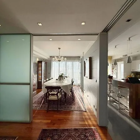 Apartment The Mirror