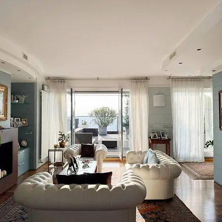 Apartment The Mirror